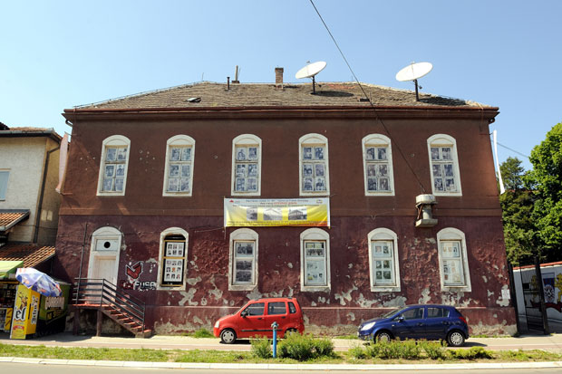 Уместо руине, културни центар